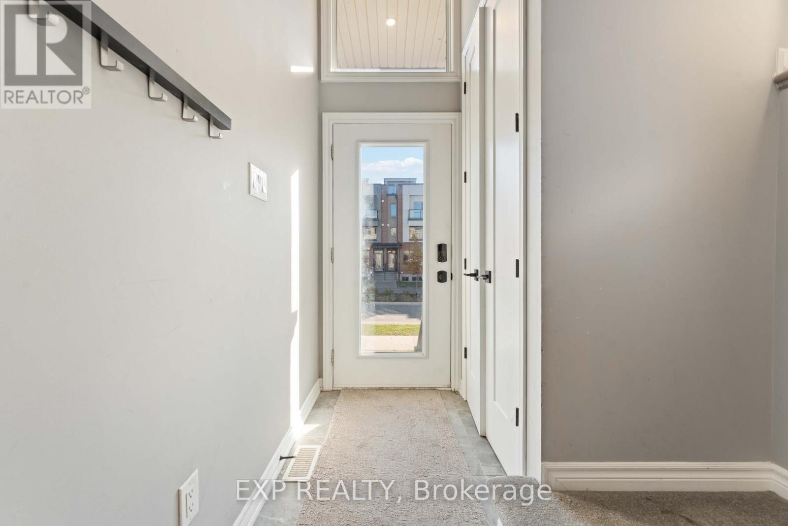 829 Mikinak Road, Ottawa, Ontario  K1K 4Z9 - Photo 5 - X12556726