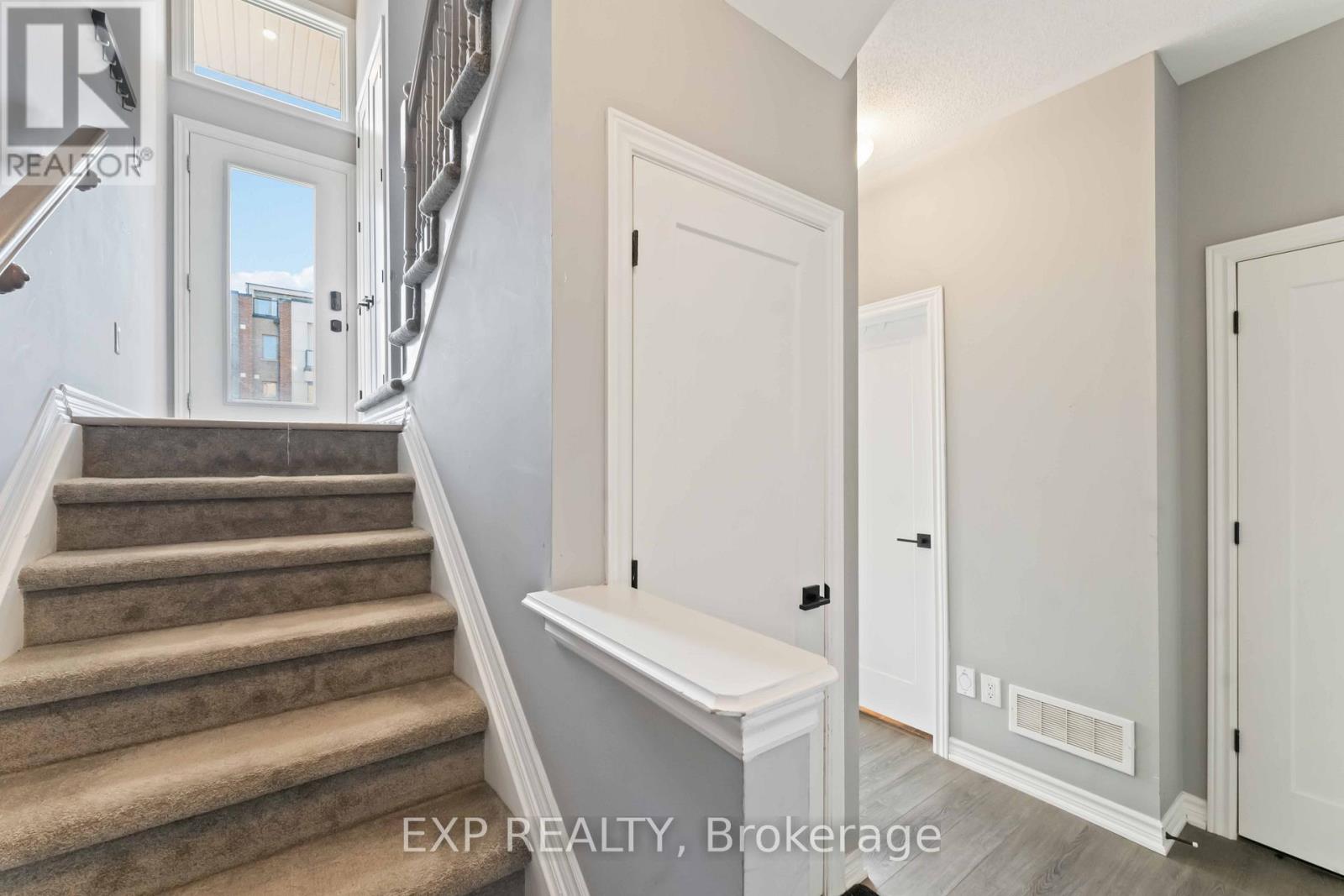 829 Mikinak Road, Ottawa, Ontario  K1K 4Z9 - Photo 8 - X12556726