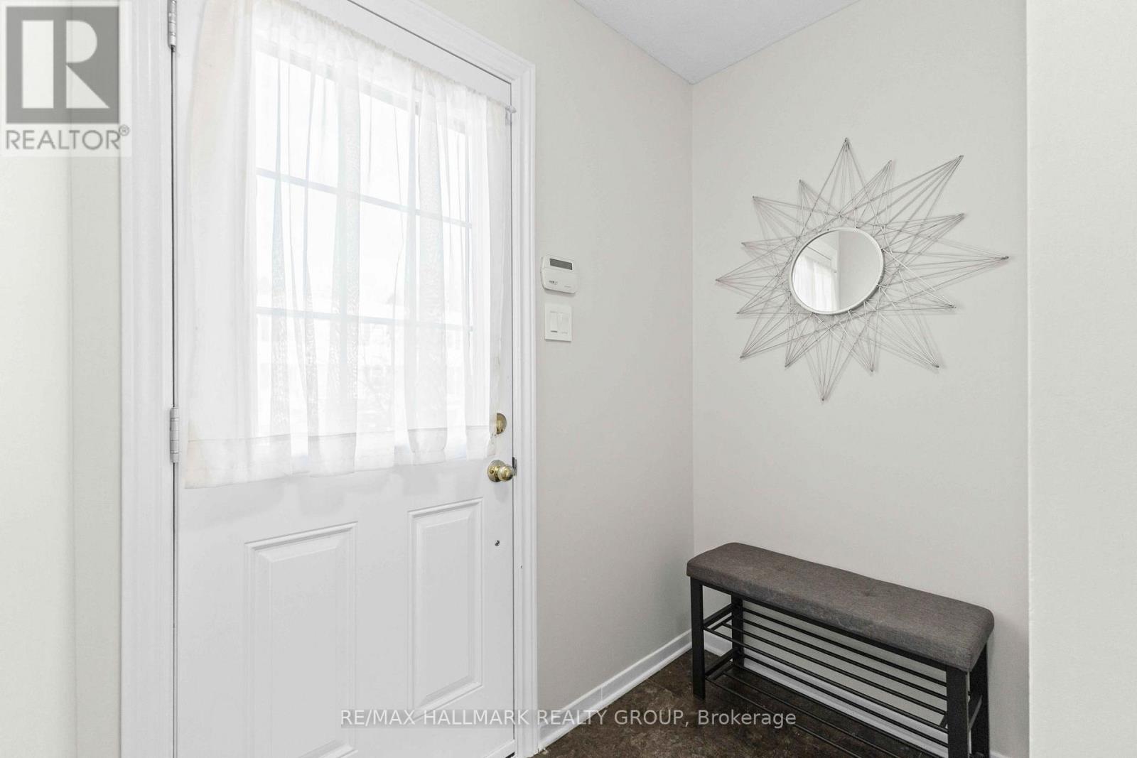 11 - 1160 Shillington Avenue, Ottawa, Ontario  K1Z 7Z4 - Photo 2 - X12556742