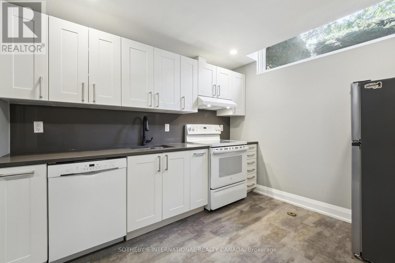 Lower - 14 Laurelwood Crescent, Toronto, Ontario  M9P 1L5 - Photo 5 - W12556520