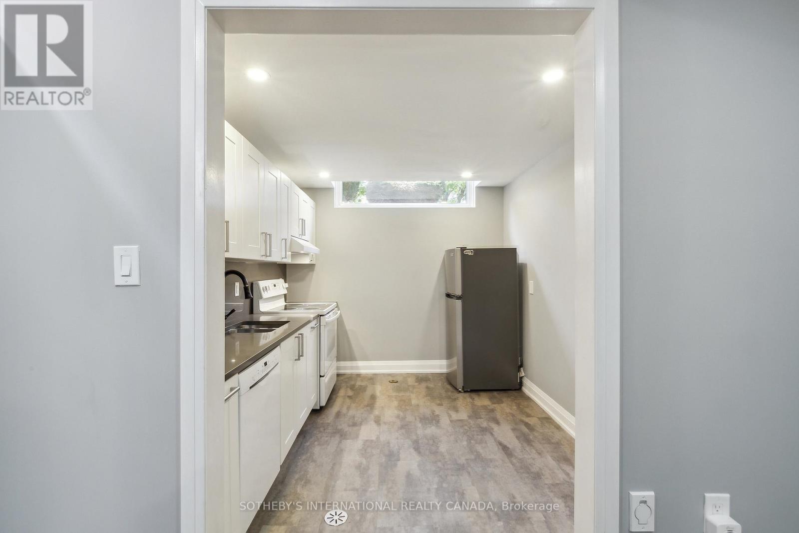 Lower - 14 Laurelwood Crescent, Toronto, Ontario  M9P 1L5 - Photo 7 - W12556520