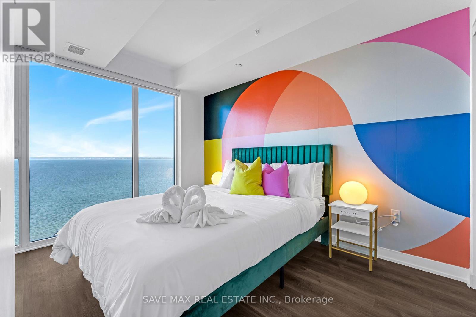 1406 - 370 Martha Street, Burlington, Ontario  L7R 0G9 - Photo 10 - W12556536