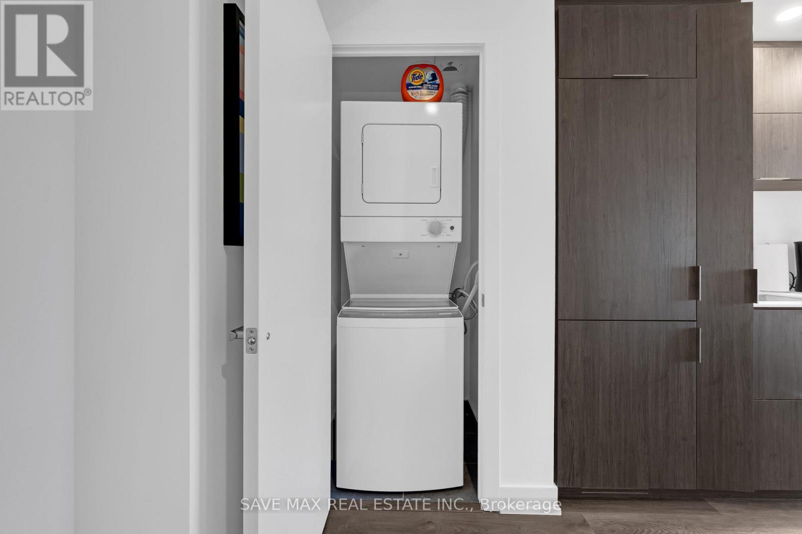 1406 - 370 Martha Street, Burlington, Ontario  L7R 0G9 - Photo 5 - W12556536