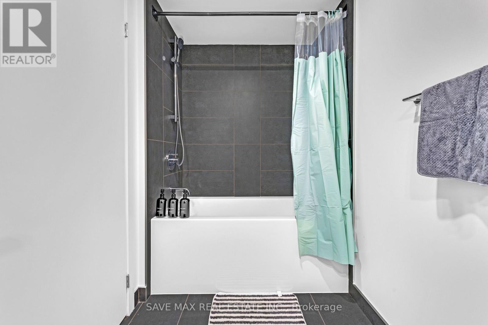 1406 - 370 Martha Street, Burlington, Ontario  L7R 0G9 - Photo 6 - W12556536