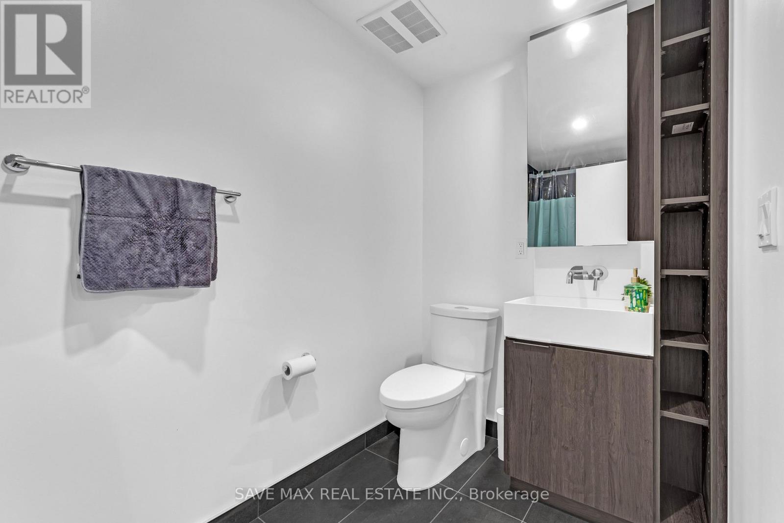 1406 - 370 Martha Street, Burlington, Ontario  L7R 0G9 - Photo 7 - W12556536