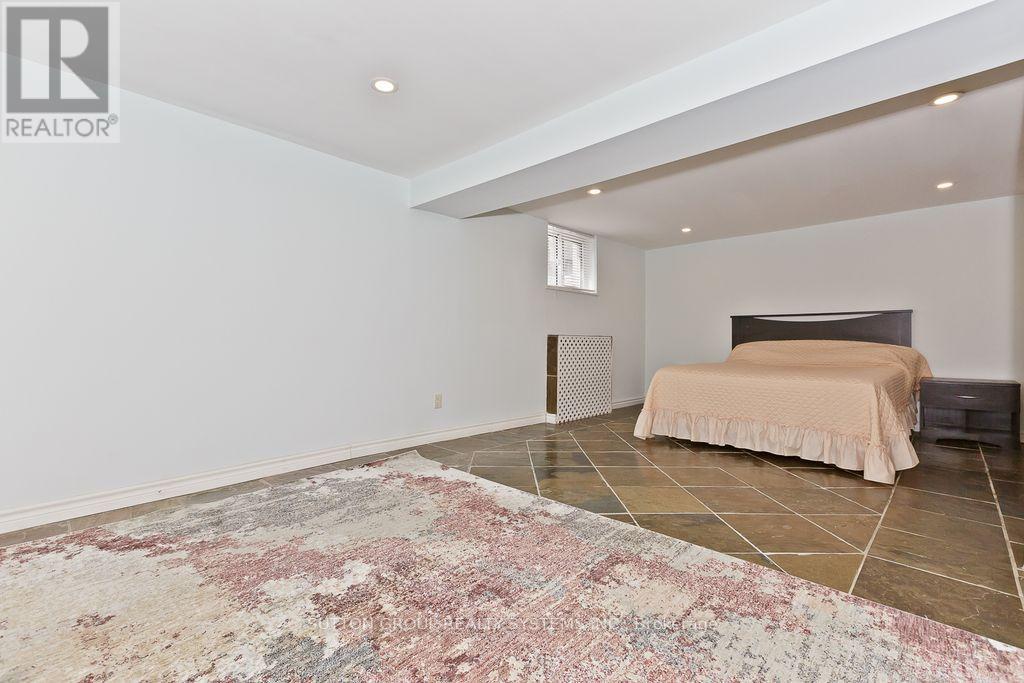 1236 Ogden Avenue, Mississauga, Ontario  L5E 2H4 - Photo 15 - W12556570