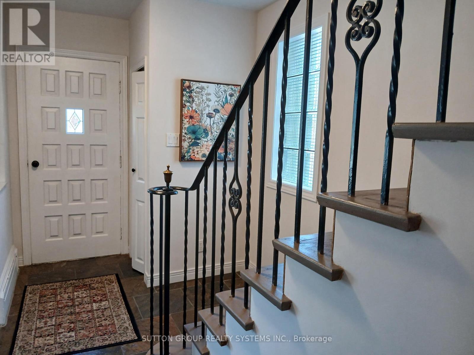 1236 Ogden Avenue, Mississauga, Ontario  L5E 2H4 - Photo 2 - W12556570