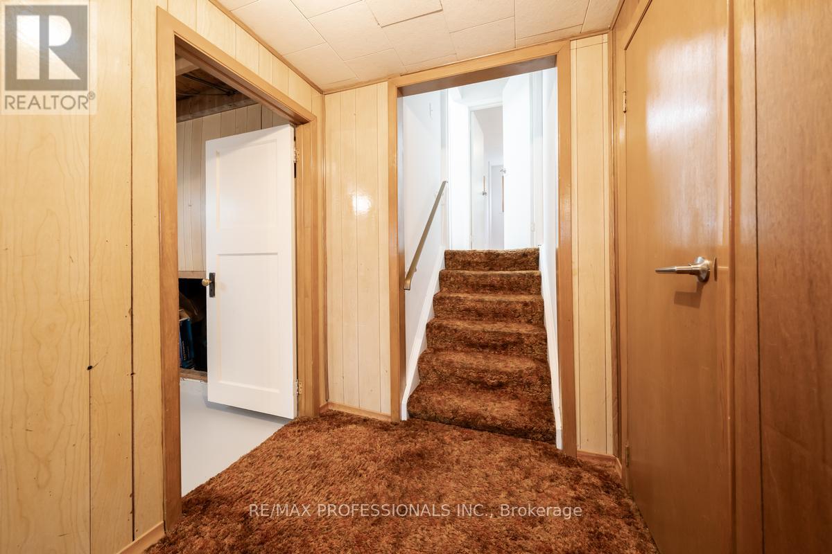 1275 Pallatine Drive, Oakville, Ontario  L6H 1Z1 - Photo 18 - W12556576