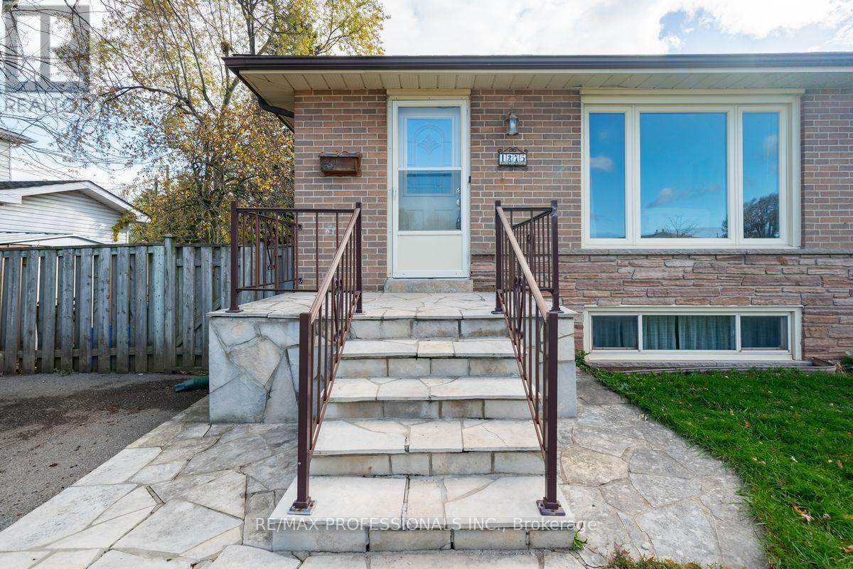 1275 Pallatine Drive, Oakville, Ontario  L6H 1Z1 - Photo 2 - W12556576