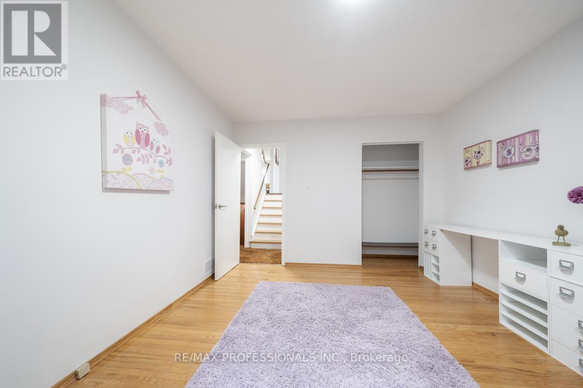 1275 Pallatine Drive, Oakville, Ontario  L6H 1Z1 - Photo 20 - W12556576