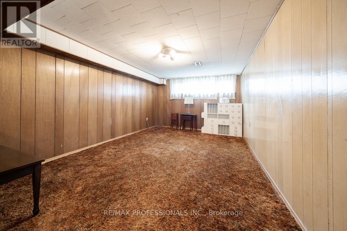 1275 Pallatine Drive, Oakville, Ontario  L6H 1Z1 - Photo 25 - W12556576