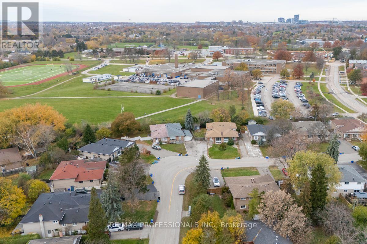 1275 Pallatine Drive, Oakville, Ontario  L6H 1Z1 - Photo 31 - W12556576