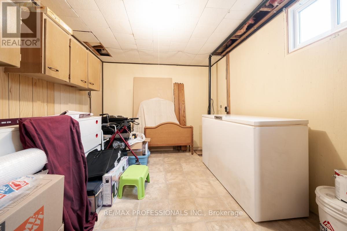 1275 Pallatine Drive, Oakville, Ontario  L6H 1Z1 - Photo 35 - W12556576