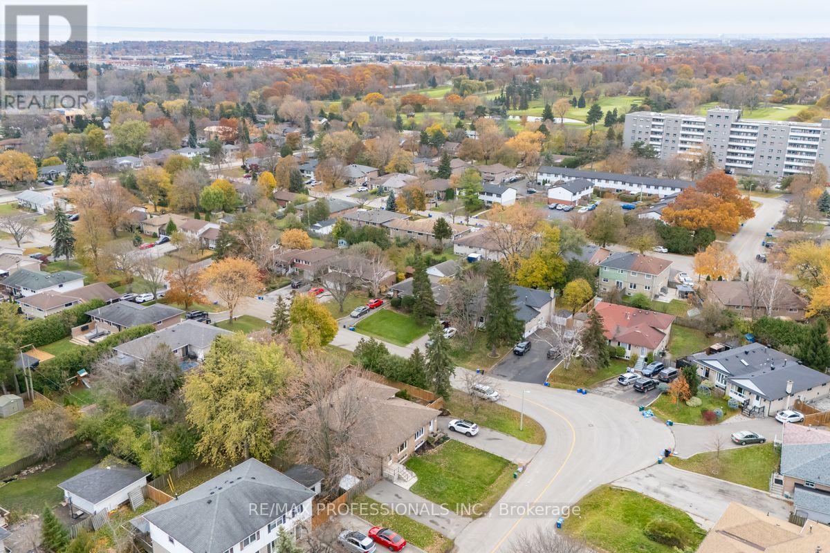 1275 Pallatine Drive, Oakville, Ontario  L6H 1Z1 - Photo 39 - W12556576