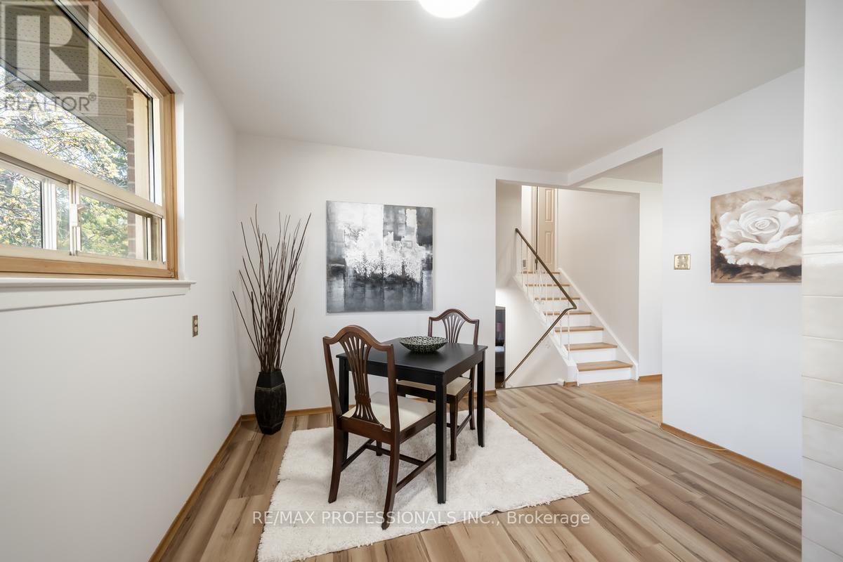 1275 Pallatine Drive, Oakville, Ontario  L6H 1Z1 - Photo 5 - W12556576