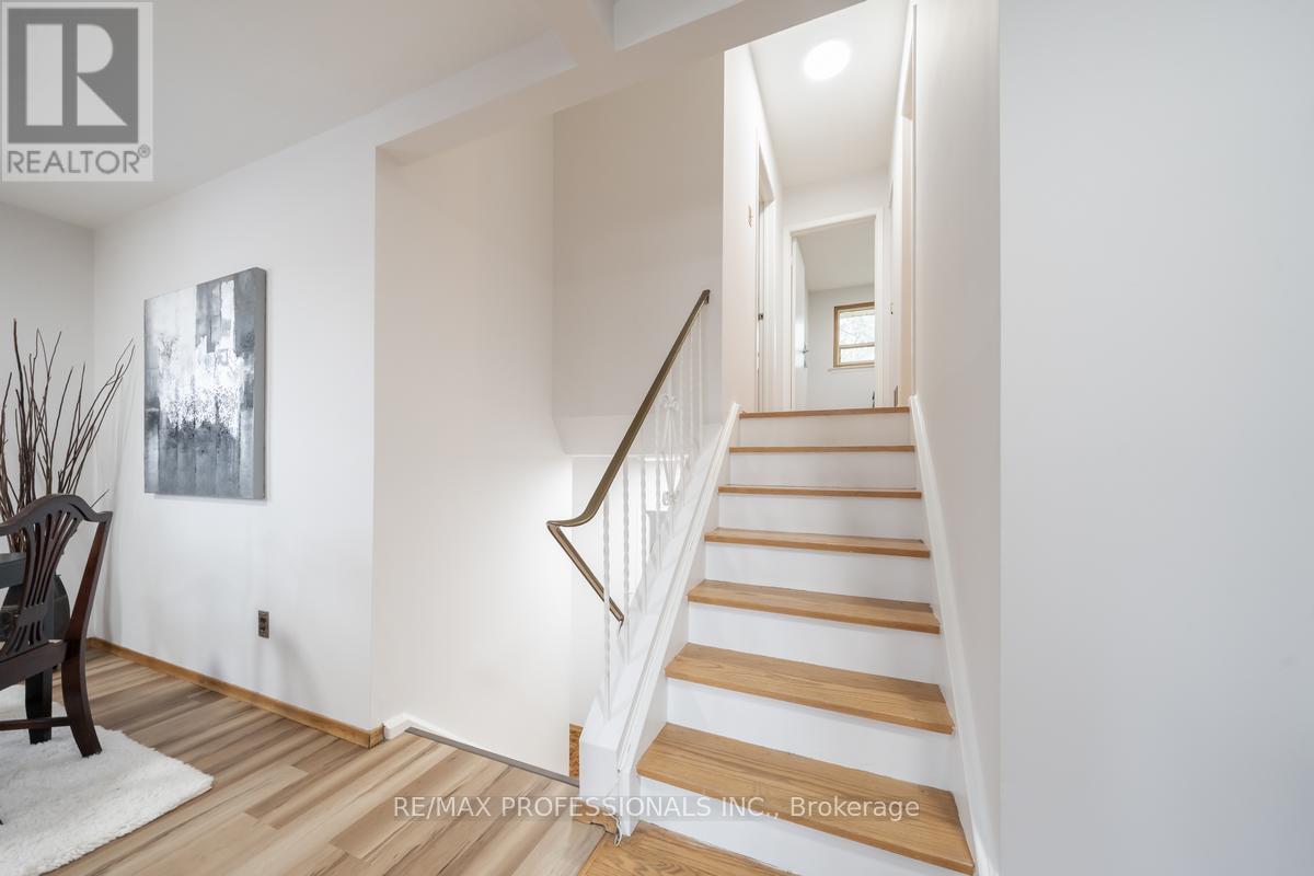 1275 Pallatine Drive, Oakville, Ontario  L6H 1Z1 - Photo 6 - W12556576