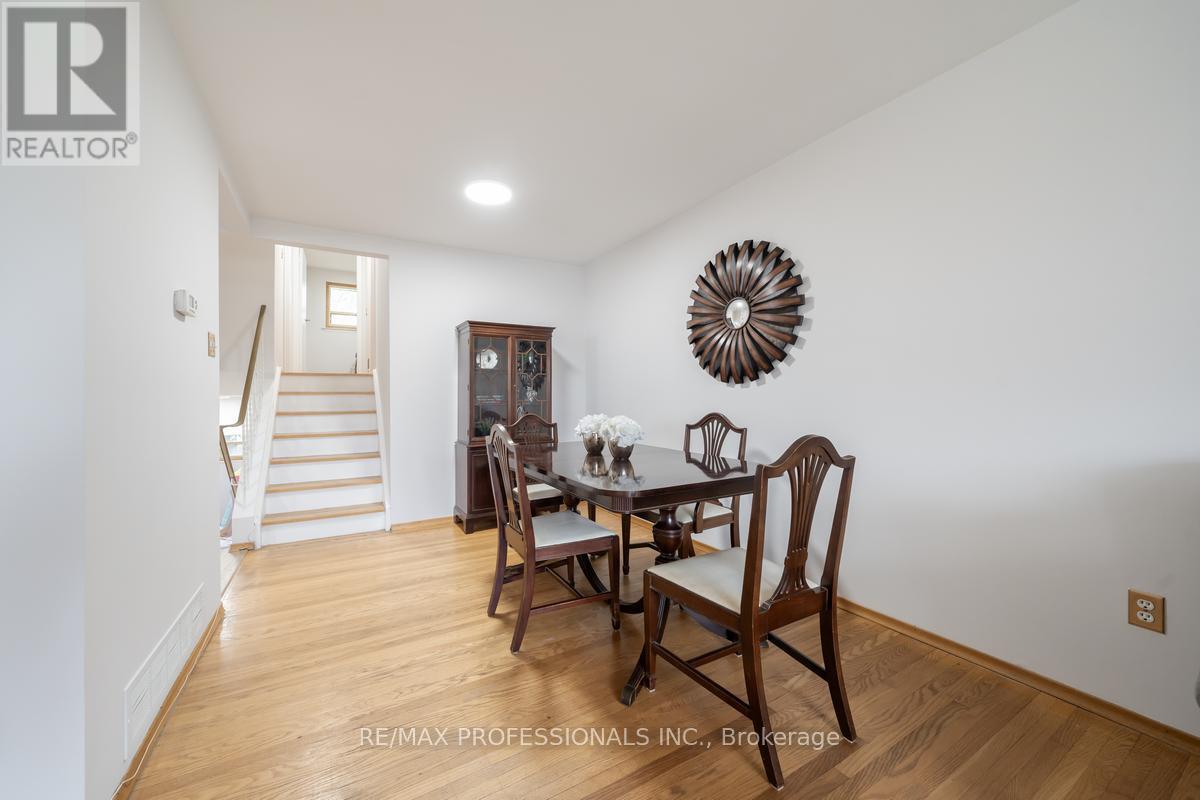 1275 Pallatine Drive, Oakville, Ontario  L6H 1Z1 - Photo 7 - W12556576