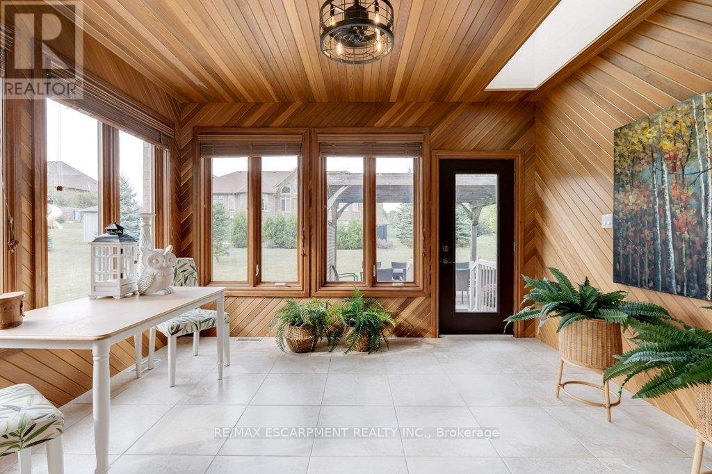 17 Tews Lane, Hamilton, Ontario  L9H 7N4 - Photo 15 - X12556546