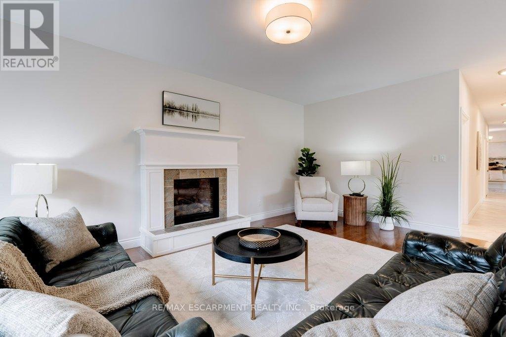 17 Tews Lane, Hamilton, Ontario  L9H 7N4 - Photo 17 - X12556546