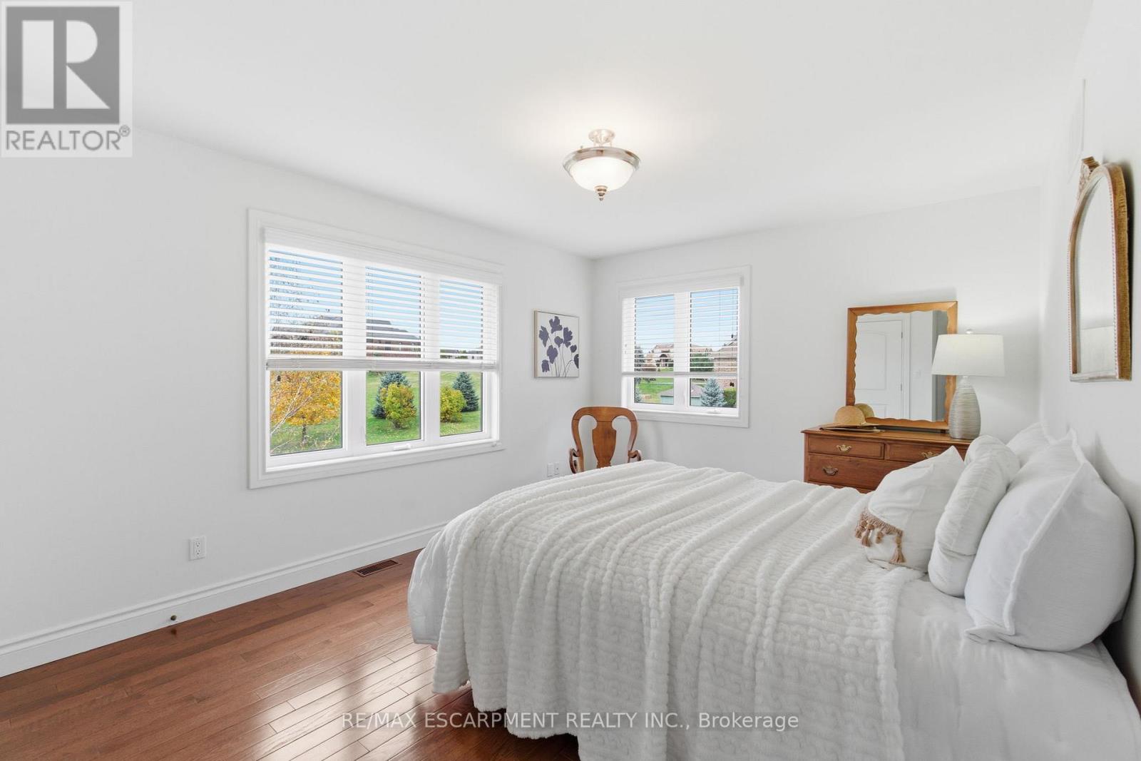 17 Tews Lane, Hamilton, Ontario  L9H 7N4 - Photo 32 - X12556546