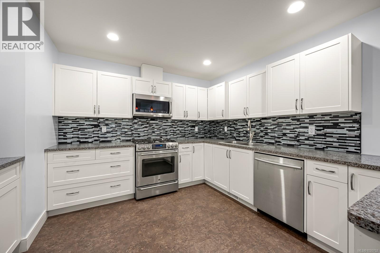 B 2709 Bickle St, Courtenay, British Columbia  V9N 0C8 - Photo 6 - 1020752