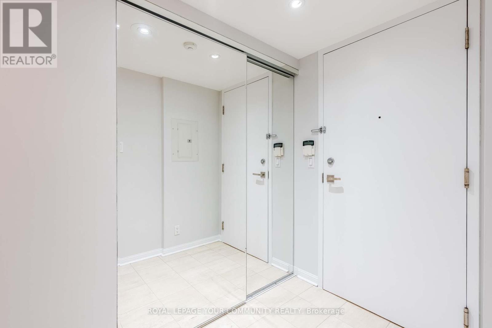 205 - 228 Queens Quay W, Toronto, Ontario  M5J 2X1 - Photo 10 - C12556708