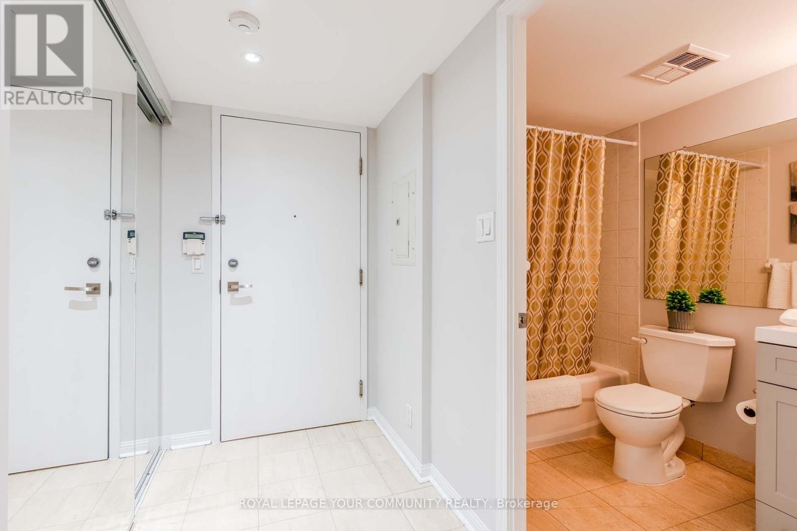 205 - 228 Queens Quay W, Toronto, Ontario  M5J 2X1 - Photo 11 - C12556708