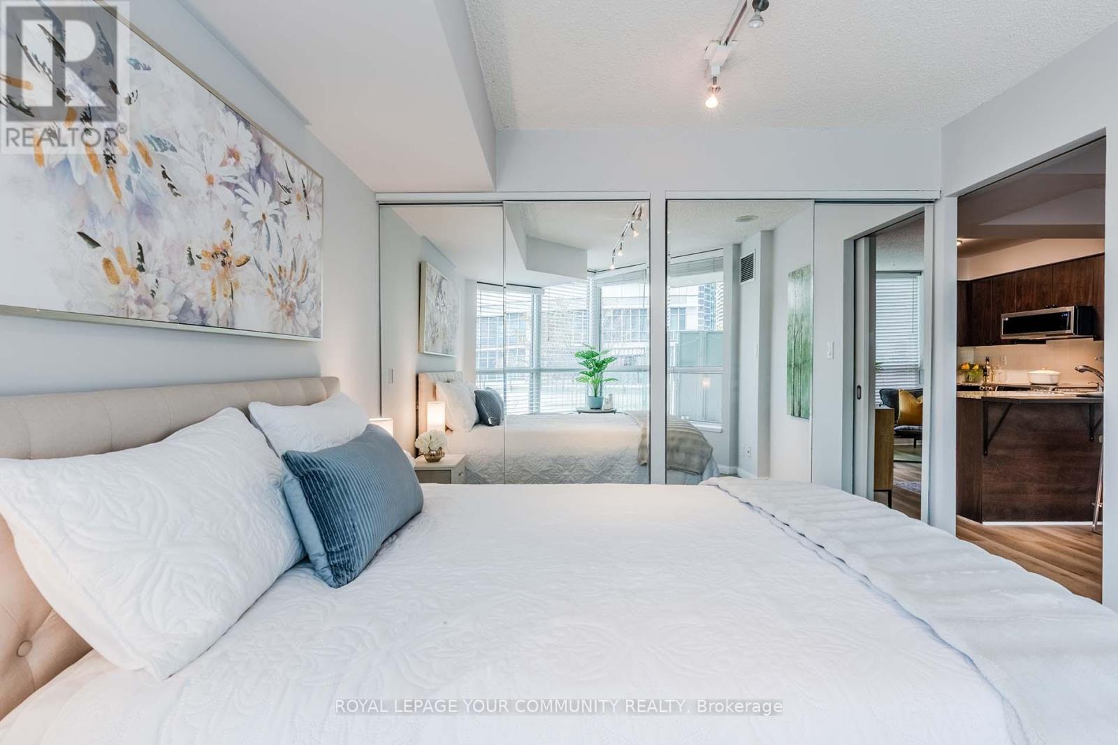 205 - 228 Queens Quay W, Toronto, Ontario  M5J 2X1 - Photo 19 - C12556708