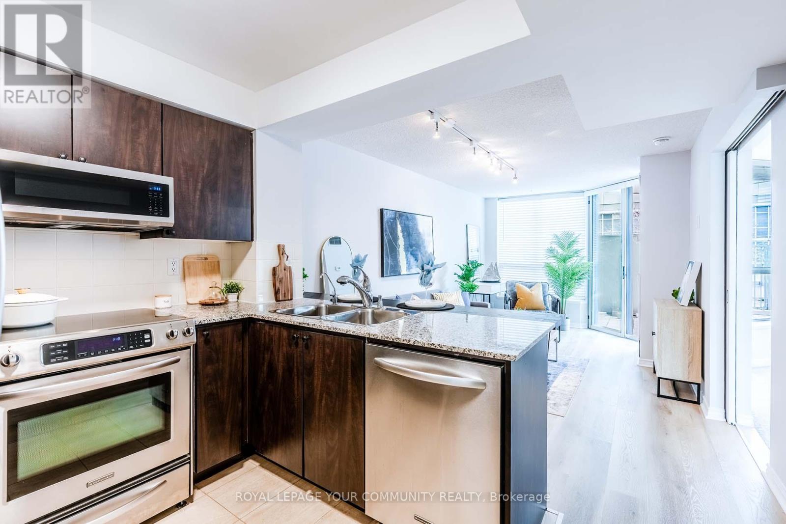 205 - 228 Queens Quay W, Toronto, Ontario  M5J 2X1 - Photo 6 - C12556708