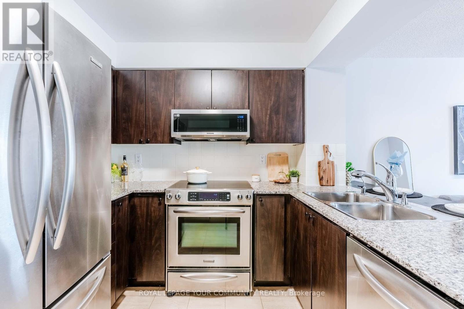 205 - 228 Queens Quay W, Toronto, Ontario  M5J 2X1 - Photo 9 - C12556708