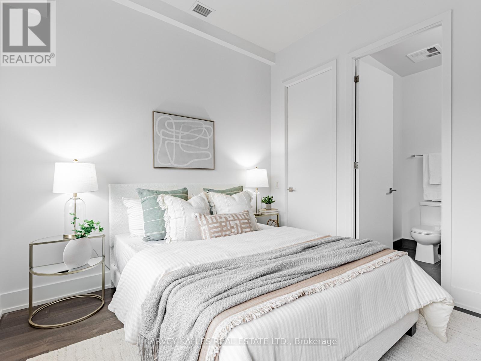 419 - 111 St Clair Avenue W, Toronto, Ontario M4V 1N5 - Photo 16 - C12556722