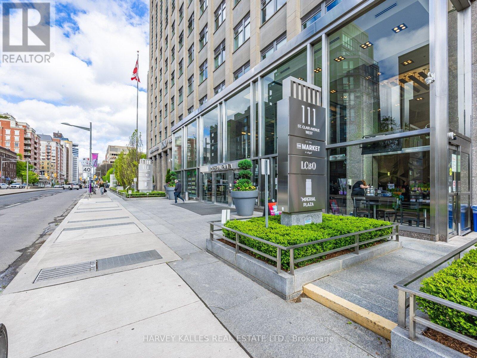 419 - 111 St Clair Avenue W, Toronto, Ontario M4V 1N5 - Photo 2 - C12556722