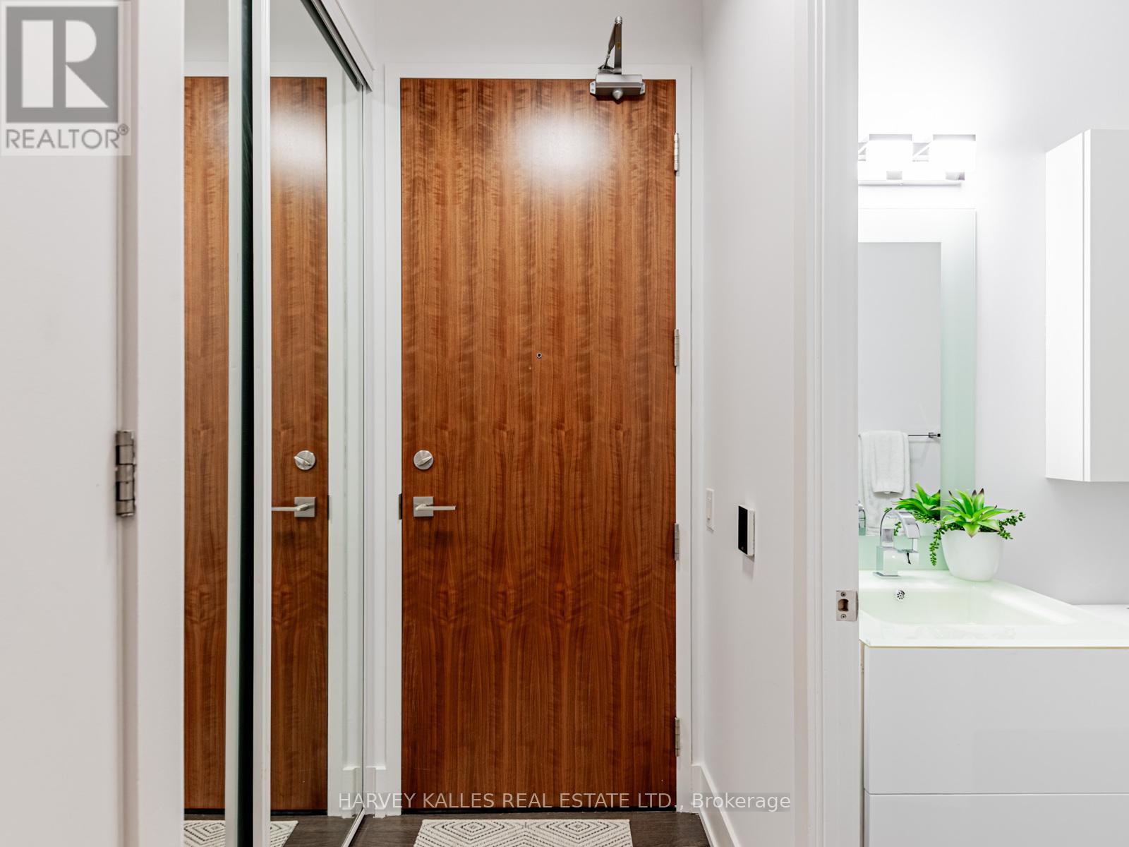 419 - 111 St Clair Avenue W, Toronto, Ontario M4V 1N5 - Photo 3 - C12556722