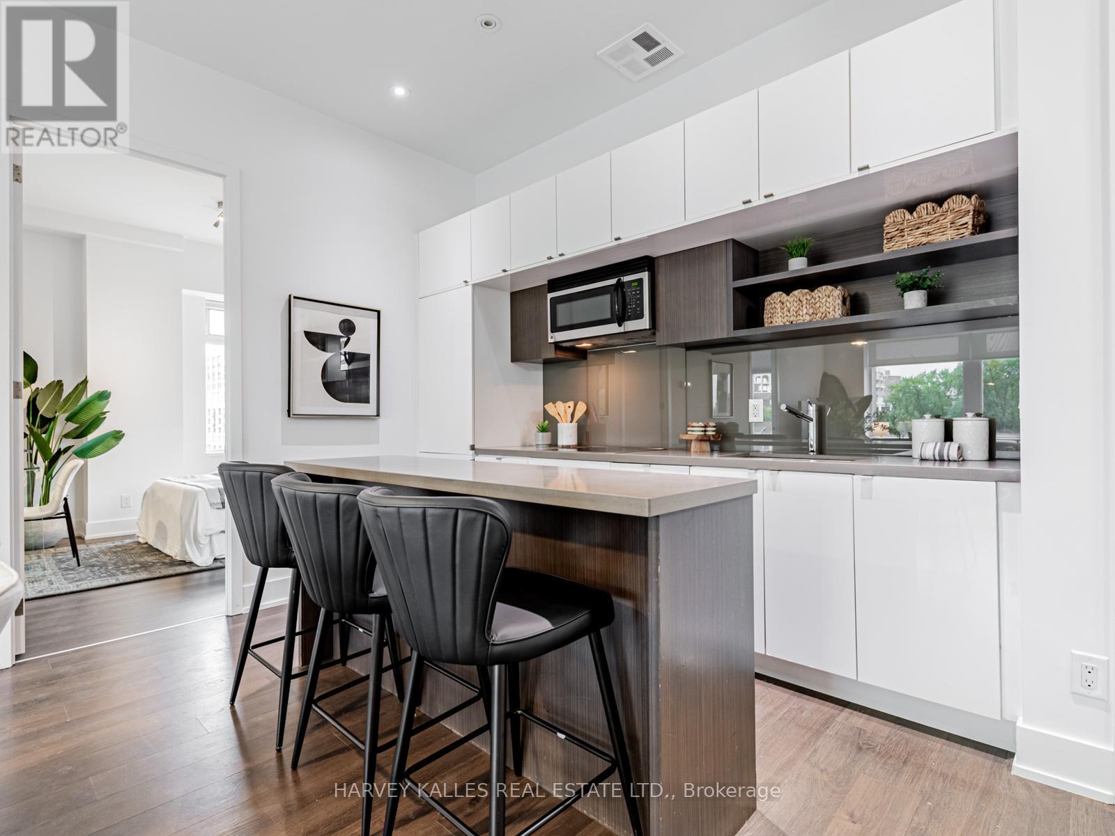 419 - 111 St Clair Avenue W, Toronto, Ontario M4V 1N5 - Photo 6 - C12556722