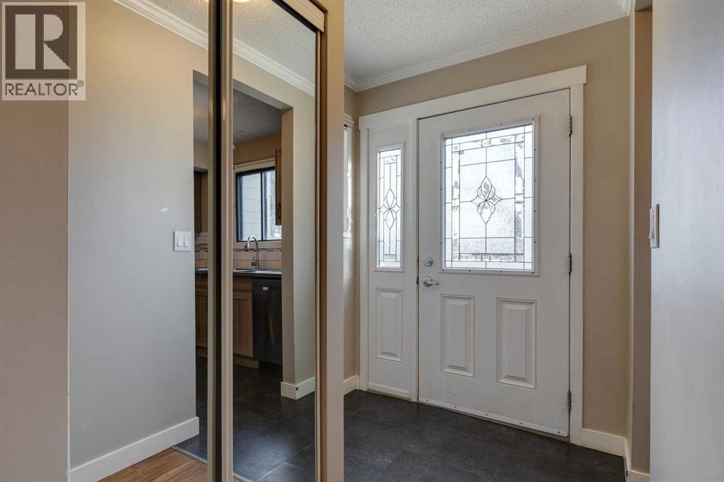 1, 102 Grier Terrace Ne, Calgary, Alberta  T2K 5Y6 - Photo 3 - A2270634