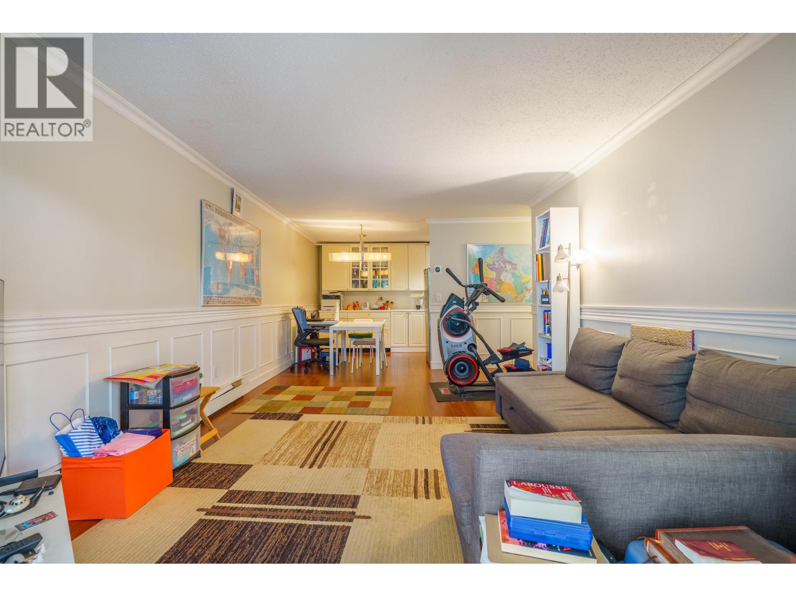 304 327 W 2nd Street, North Vancouver, British Columbia  V7M 1E2 - Photo 2 - R3068439