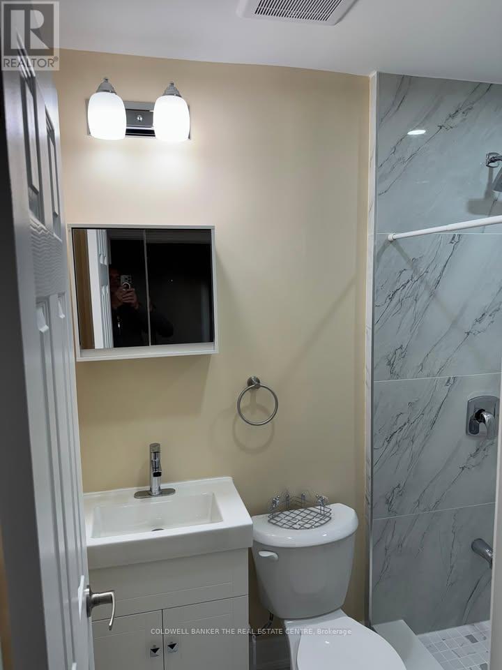 Main-Upper Level - 20 Roseglor Crescent, Toronto, Ontario  M1P 3T6 - Photo 12 - E12556650