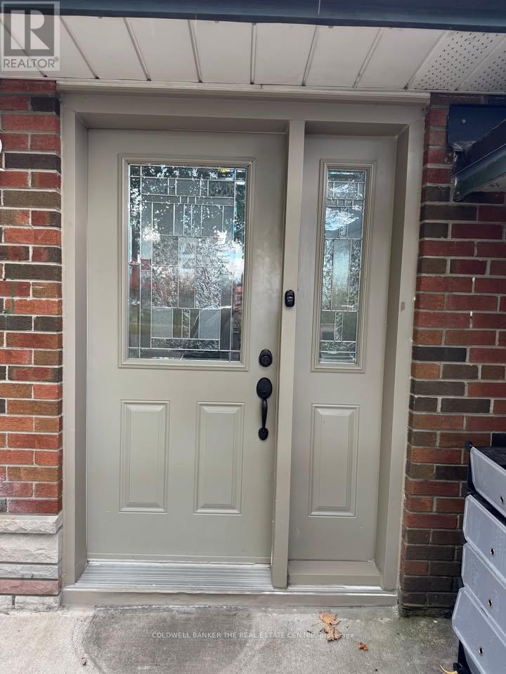 Main-Upper Level - 20 Roseglor Crescent, Toronto, Ontario  M1P 3T6 - Photo 3 - E12556650