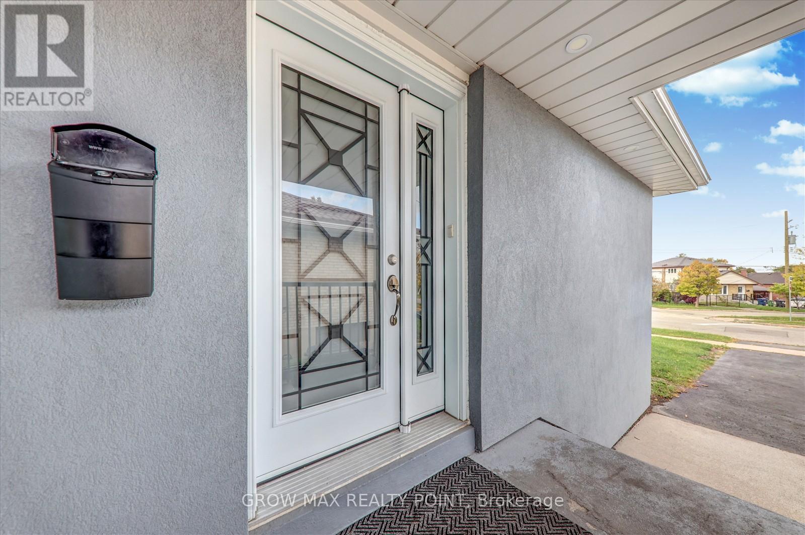 Upper - 184 Canlish Road E, Toronto, Ontario  M1P 1T2 - Photo 5 - E12556738