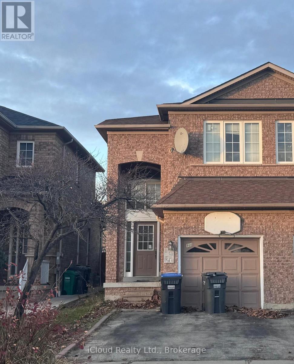 866 Khan Crescent, Mississauga, Ontario  L5V 2R4 - Photo 2 - W12550000