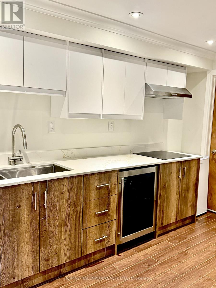 220 Tonner Crescent, Aurora, Ontario  L4G 7T7 - Photo 10 - N12556754