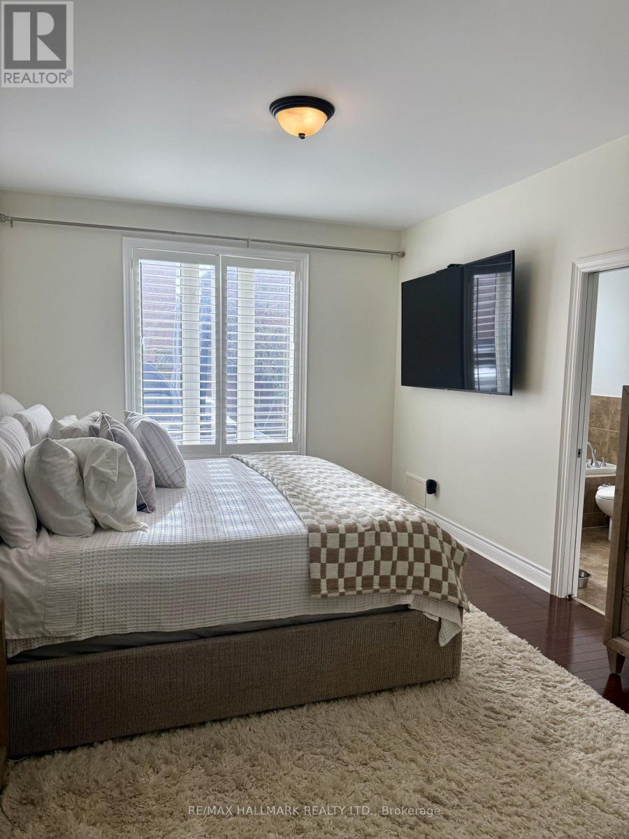 220 Tonner Crescent, Aurora, Ontario  L4G 7T7 - Photo 12 - N12556754