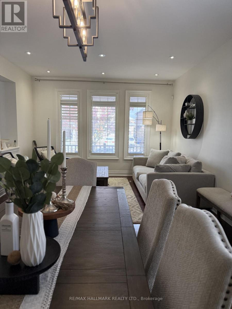 220 Tonner Crescent, Aurora, Ontario  L4G 7T7 - Photo 4 - N12556754