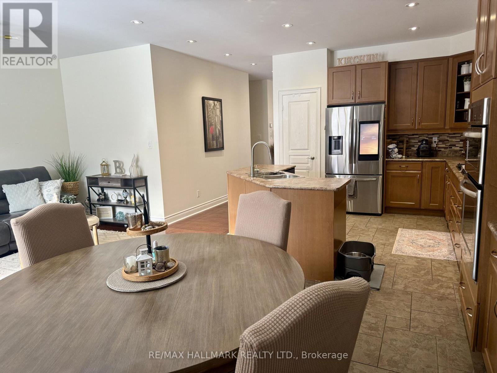 220 Tonner Crescent, Aurora, Ontario  L4G 7T7 - Photo 7 - N12556754