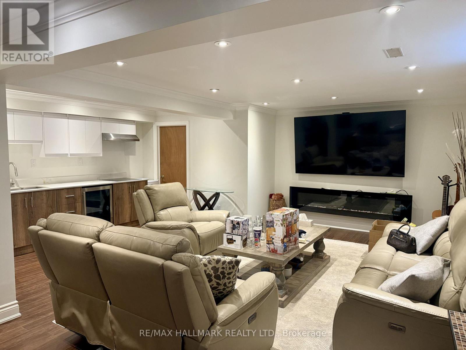 220 Tonner Crescent, Aurora, Ontario  L4G 7T7 - Photo 9 - N12556754