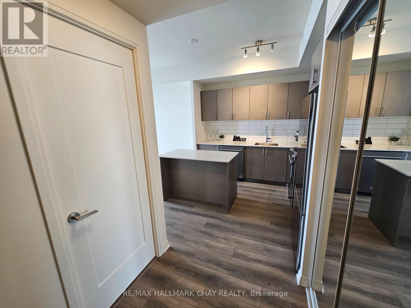 525 - 9000 Jane Street, Vaughan (Concord), Ontario  L4M 2M9 - Photo 3 - N12556778