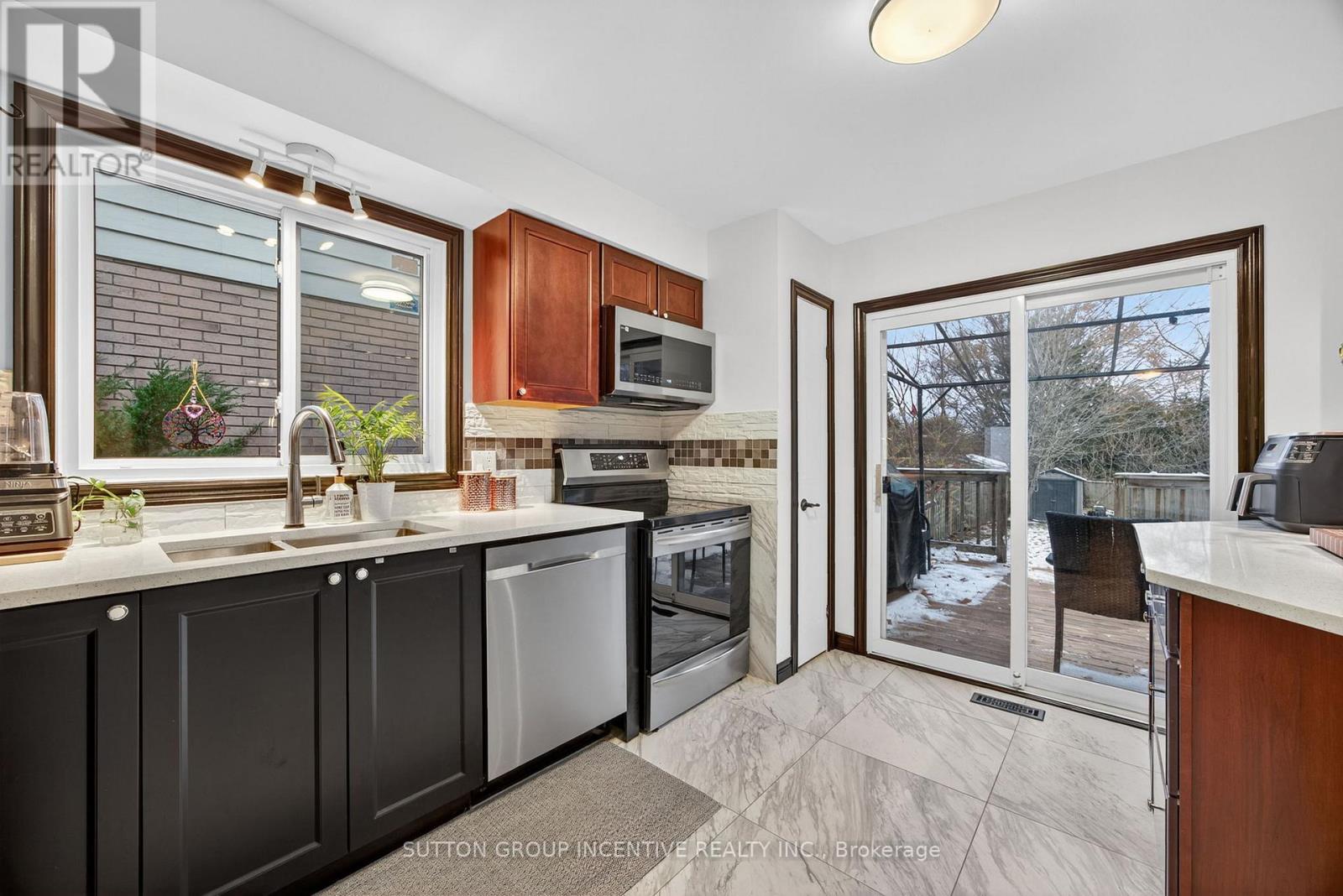 113 Garden Drive, Barrie (Allandale Heights), Ontario  L4N 5T9 - Photo 13 - S12556602