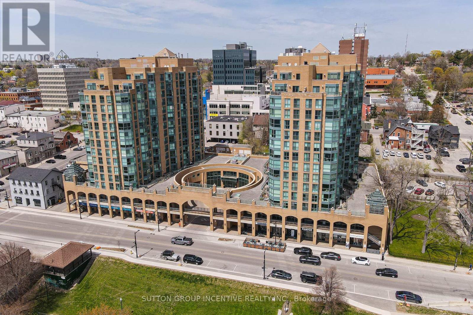 908 - 150 Dunlop Street E, Barrie (City Centre), Ontario  L4M 6H1 - Photo 2 - S12556648