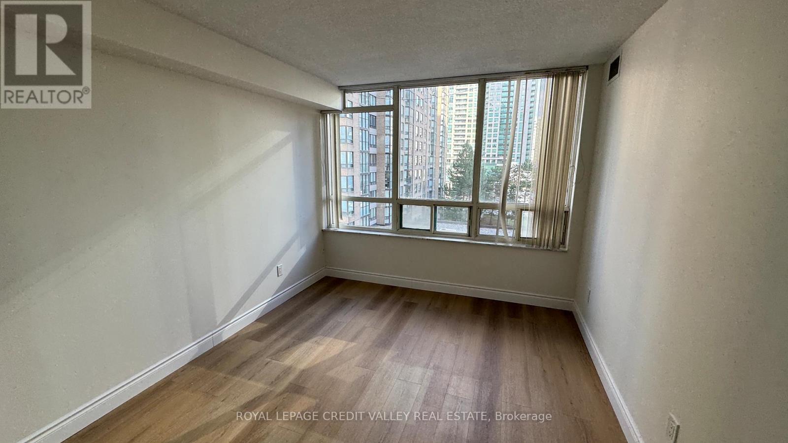 511 - 285 Enfield Place, Mississauga, Ontario  L5B 3Y6 - Photo 13 - W12556624