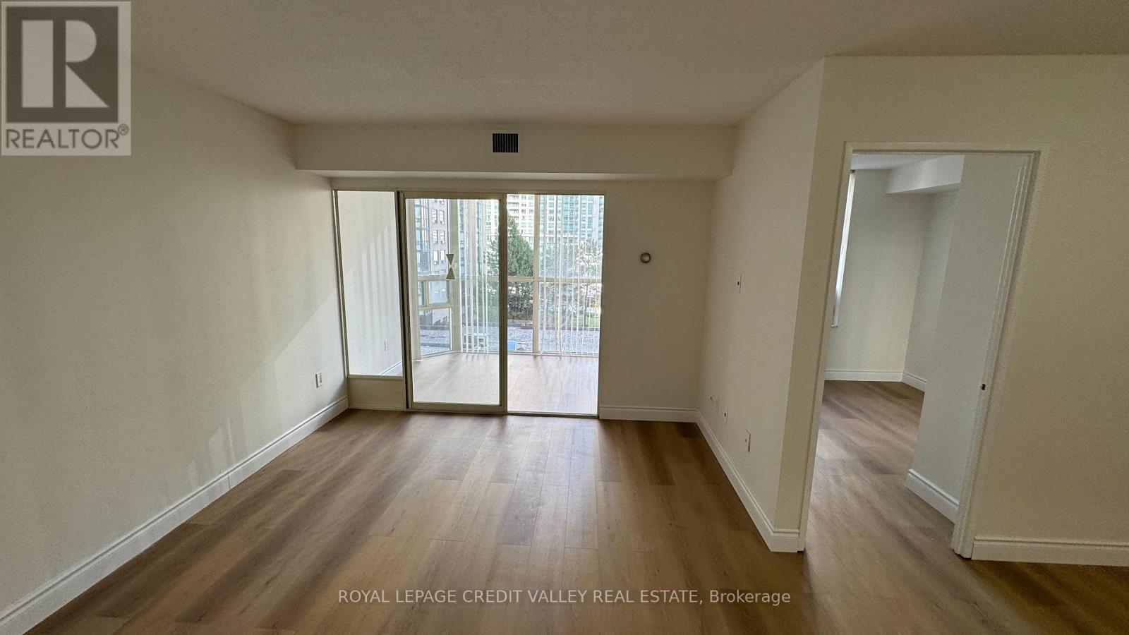 511 - 285 Enfield Place, Mississauga, Ontario  L5B 3Y6 - Photo 5 - W12556624